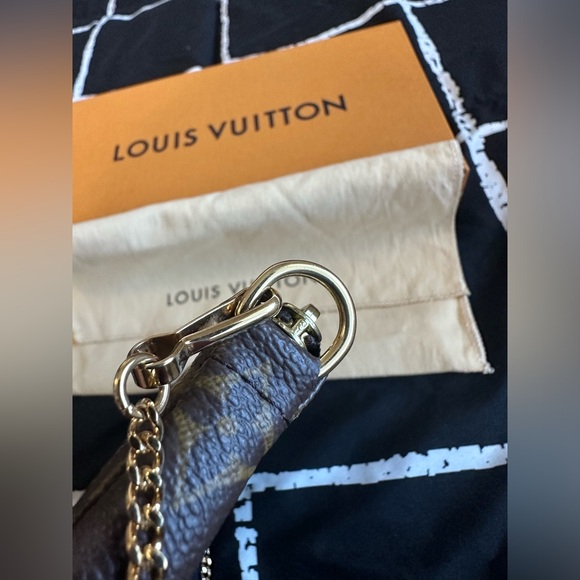 Louis Vuitton Mini Pochette in Mono - Picture 6 of 13